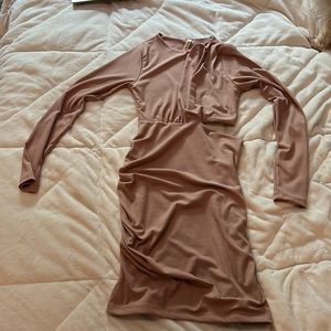 ruched stretchy cut out thicker long sleeve dusty rose mini dress. runs big!